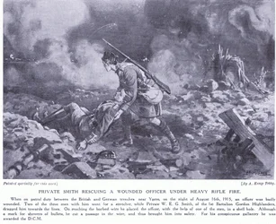 Le Soldat Smith sauvant un officier blessé sous un feu nourri, décoré de la DCM Ypres août 1915